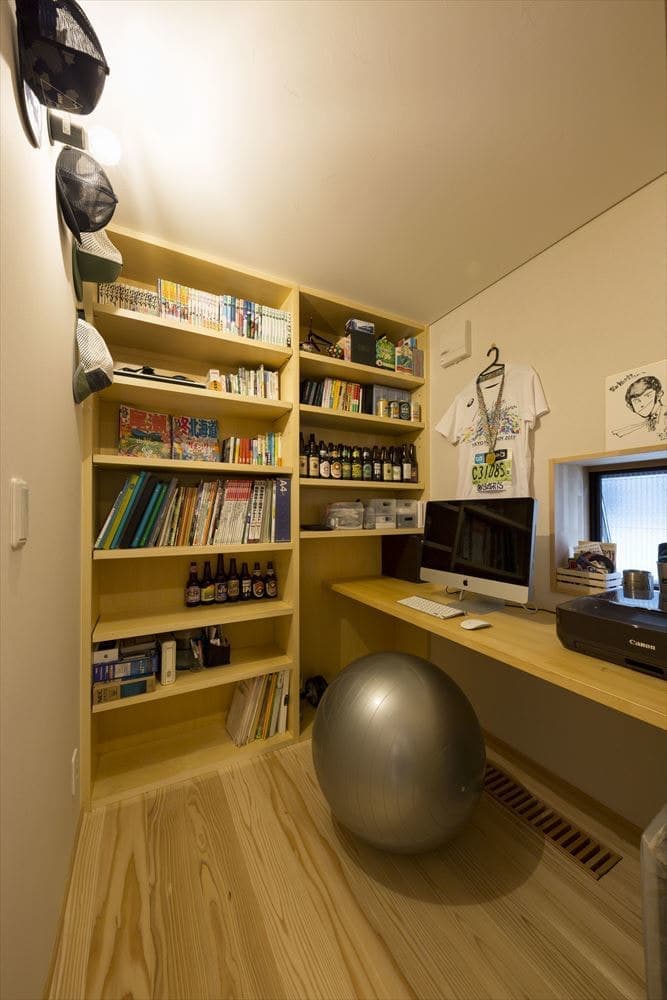 造作の本棚、机の書斎